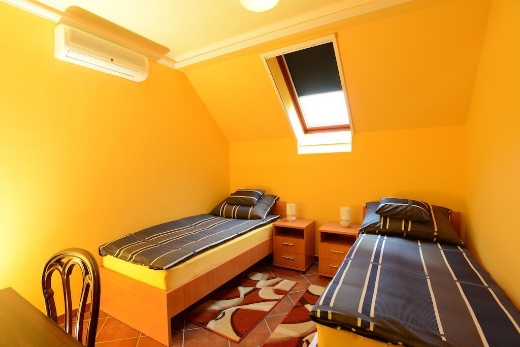 Aparthotel Nexus Vendeghaz Segedín Pokoj fotografie